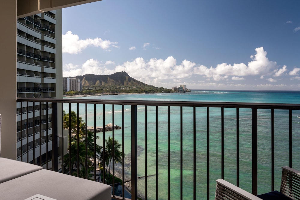 Sheraton Waikiki Beach Resort — Hotel rooms in Honolulu, Hawaii