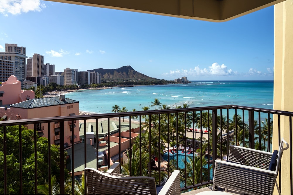 Sheraton Waikiki Beach Resort — Attractions in the area in Honolulu, Hawaii