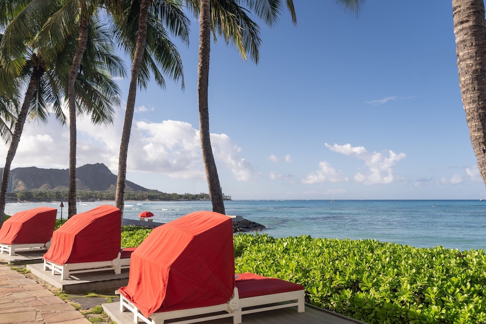 Sheraton Waikiki Beach Resort — Beach in Honolulu, Hawaii