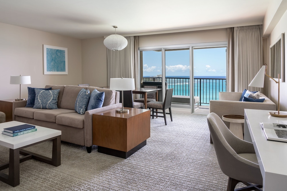 Sheraton Waikiki Beach Resort — Hotel rooms in Honolulu, Hawaii