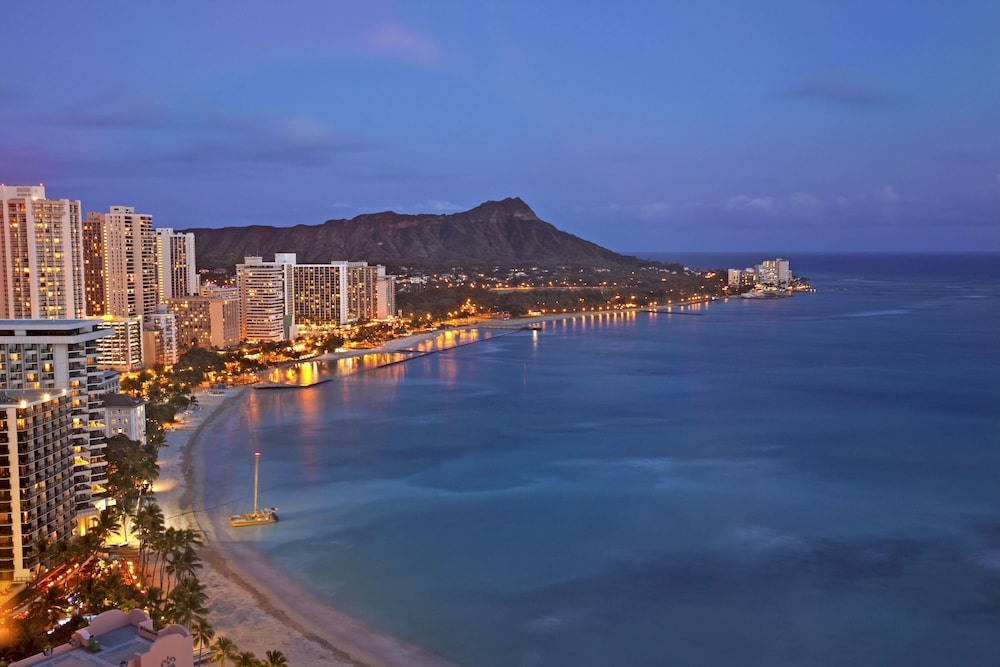 Sheraton Waikiki Beach Resort — Attractions in the area in Honolulu, Hawaii
