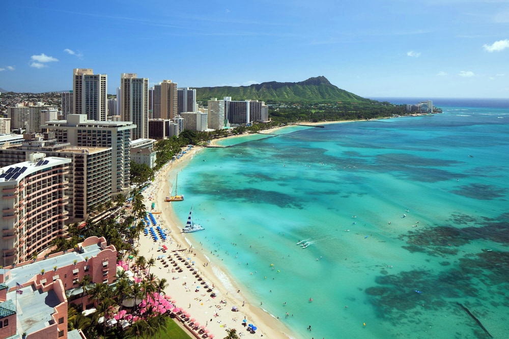 Sheraton Waikiki Beach Resort — Beach in Honolulu, Hawaii