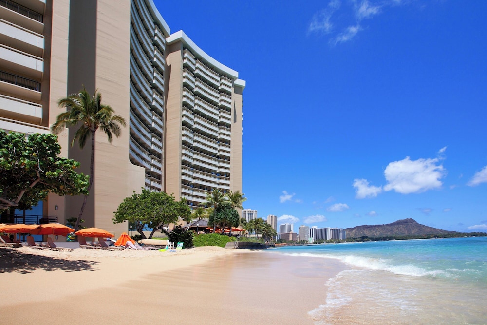 Sheraton Waikiki Beach Resort — Beach in Honolulu, Hawaii