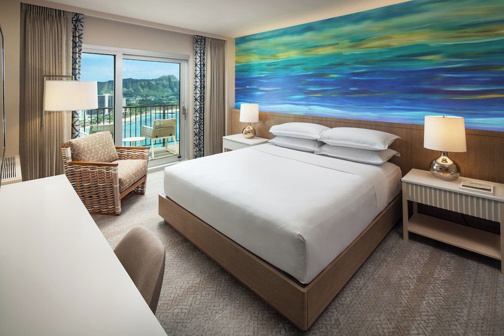 Sheraton Waikiki Beach Resort — Hotel rooms in Honolulu, Hawaii