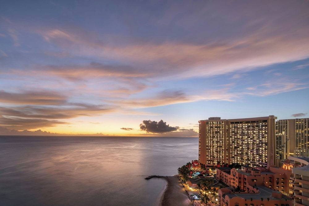 Sheraton Waikiki Beach Resort — Hotel building in Honolulu, Hawaii