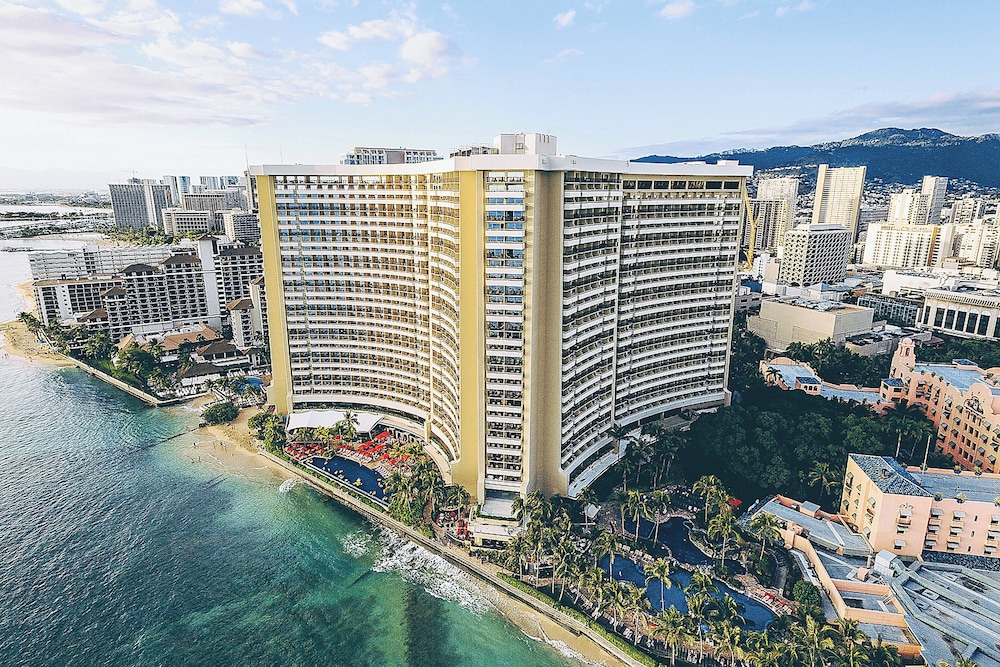 Sheraton Waikiki Beach Resort — Hotel building in Honolulu, Hawaii