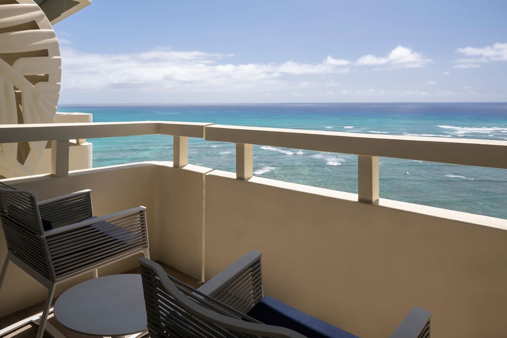 Sheraton Waikiki Beach Resort — Hotel rooms in Honolulu, Hawaii