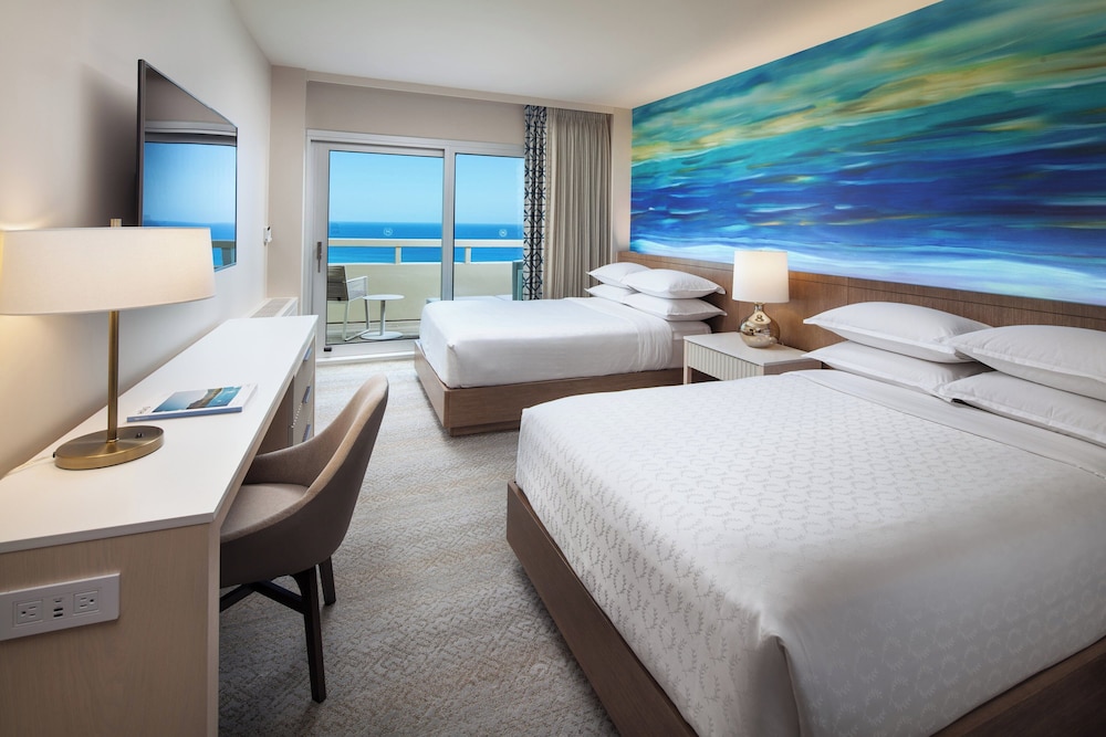 Sheraton Waikiki Beach Resort — Hotel rooms in Honolulu, Hawaii