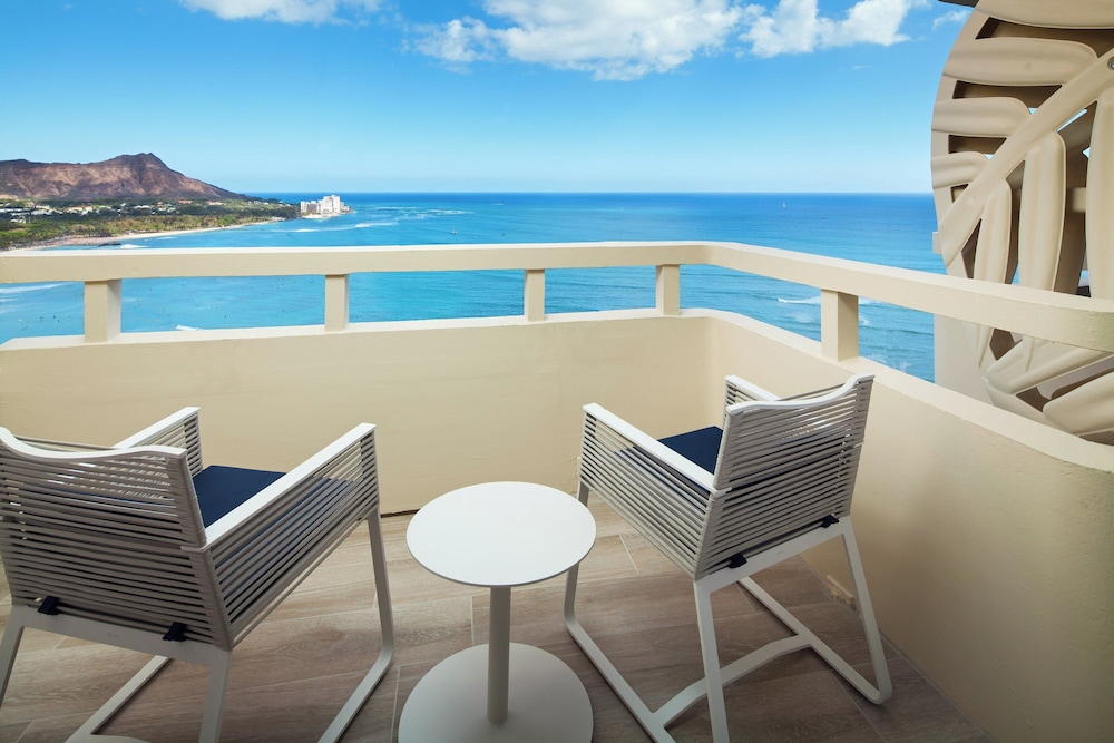 Sheraton Waikiki Beach Resort — Hotel rooms in Honolulu, Hawaii