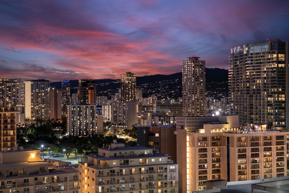 Sheraton Waikiki Beach Resort — Hotel building in Honolulu, Hawaii
