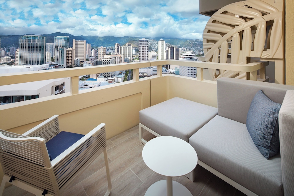 Sheraton Waikiki Beach Resort — Hotel rooms in Honolulu, Hawaii