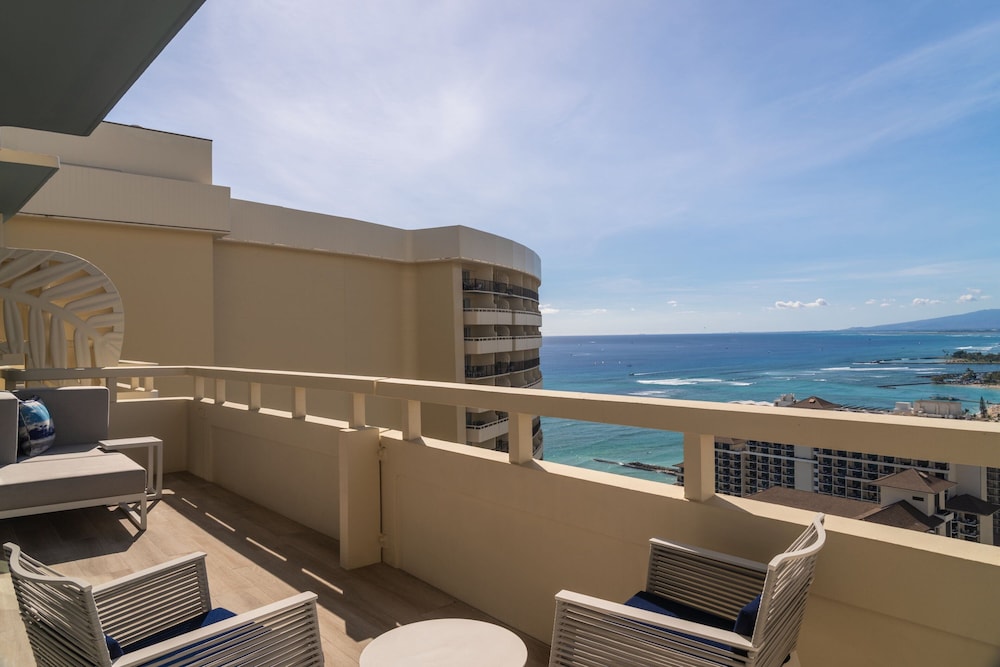 Sheraton Waikiki Beach Resort — Hotel rooms in Honolulu, Hawaii