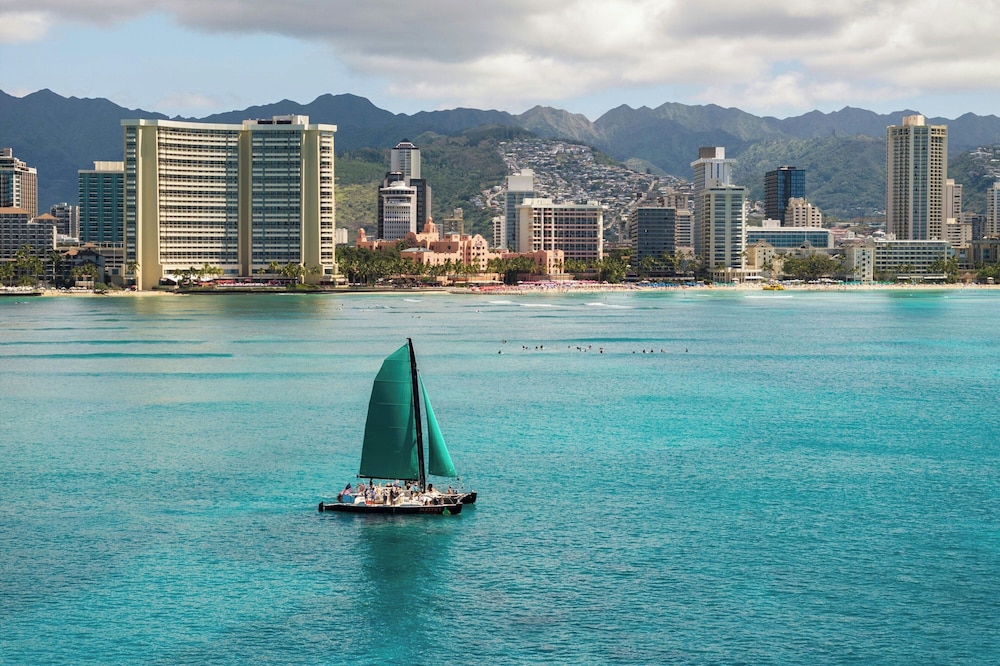 Sheraton Waikiki Beach Resort — Attractions in the area in Honolulu, Hawaii