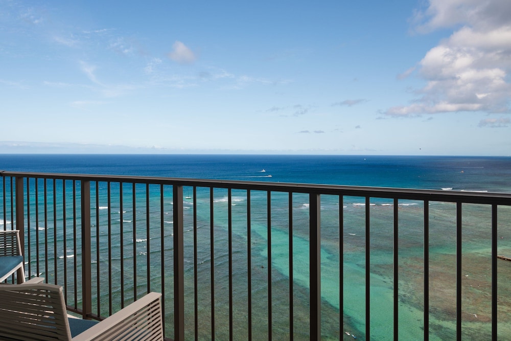 Sheraton Waikiki Beach Resort — Attractions in the area in Honolulu, Hawaii
