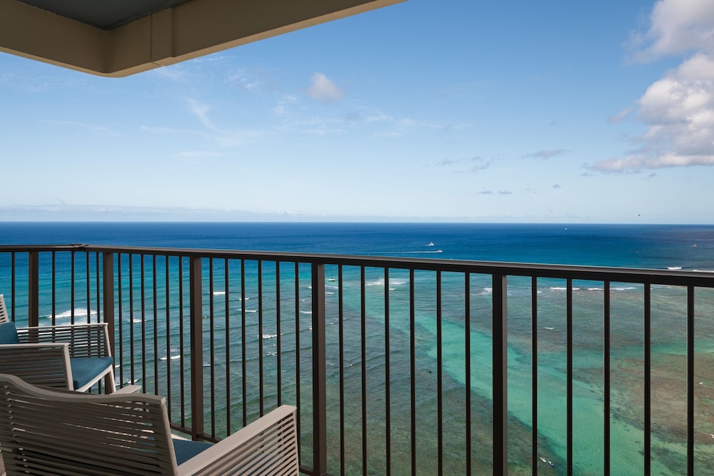 Sheraton Waikiki Beach Resort — Hotel rooms in Honolulu, Hawaii