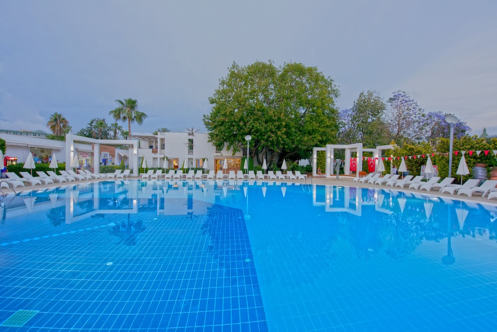 Club Kastalia Holiday Village - All Inclusive — Pool in Alanya