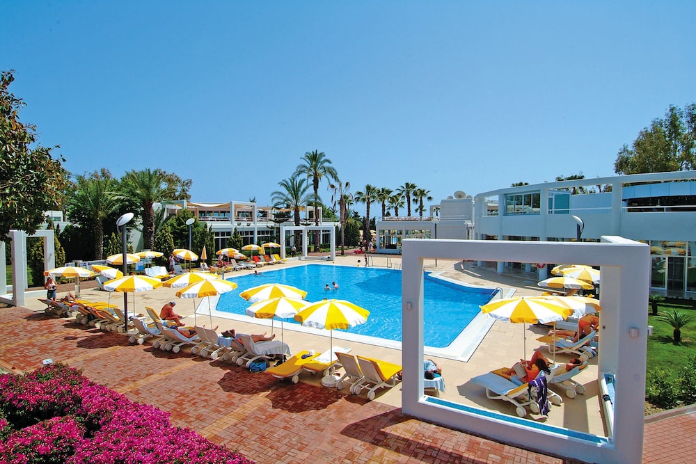 Club Kastalia Holiday Village - All Inclusive — Pool in Alanya