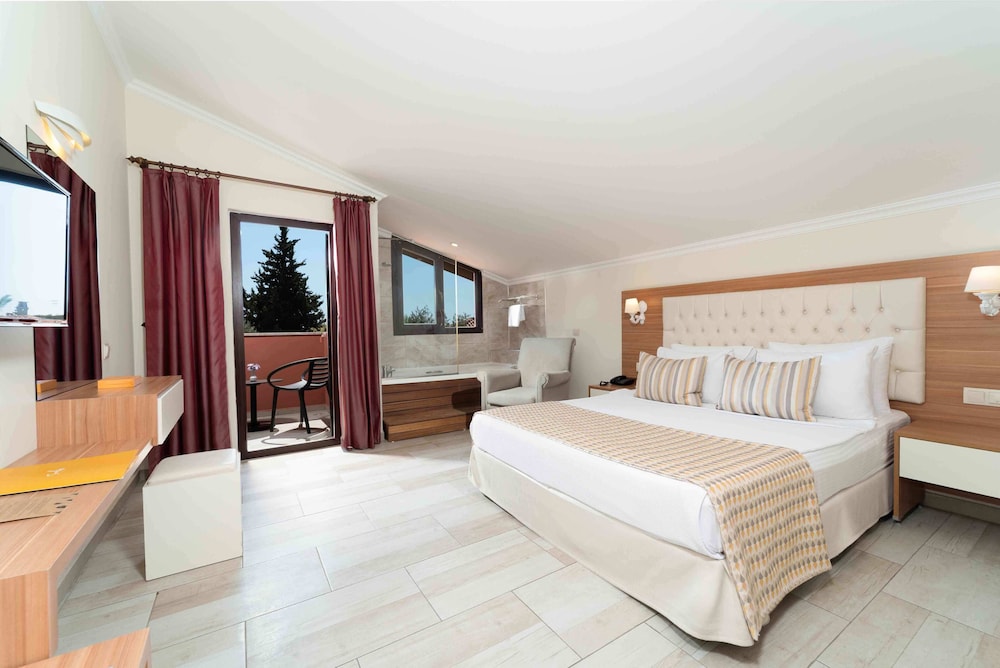 Sundia By Liberty Suncity - All inclusive — Hotel rooms in Fethiye, Mugla