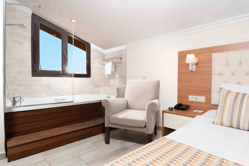 Sundia By Liberty Suncity - All inclusive — Hotel rooms in Fethiye, Mugla