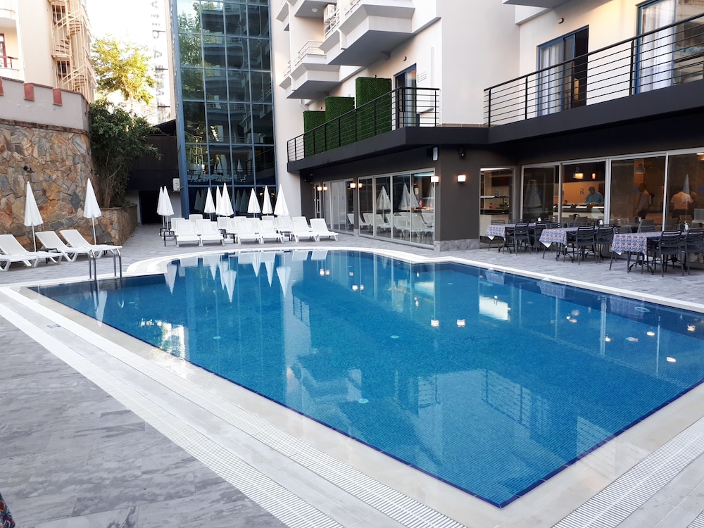 Ramira City Hotel - Adults Only — Swimming pool in Alanya