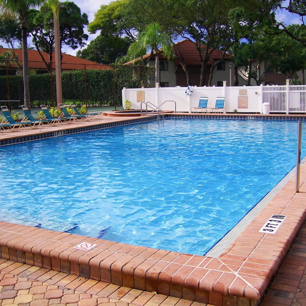 Shorewalk Vacation Villas — Swimming pool in Bradenton, Florida