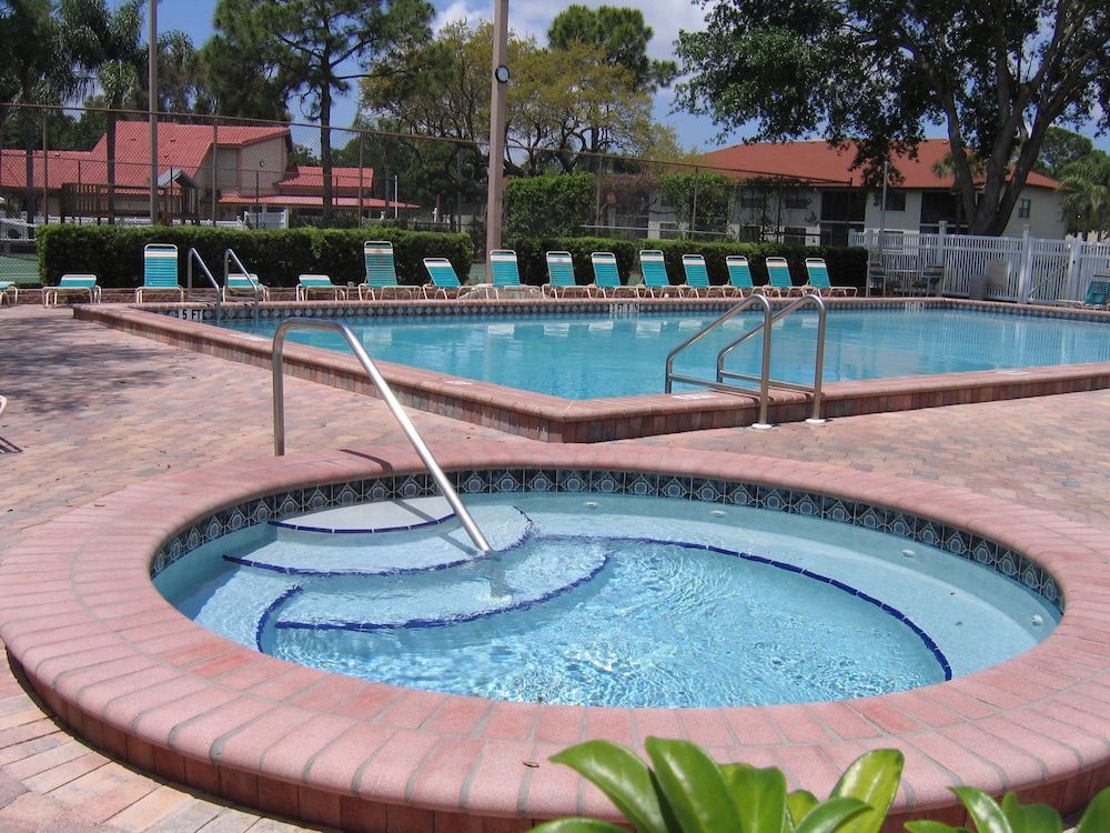 Shorewalk Vacation Villas — Swimming pool in Bradenton, Florida