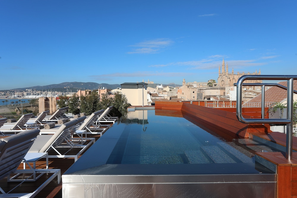 Es Princep - The Leading Hotels of the World — Swimming pool in Palma de Mallorca, Balearic Islands