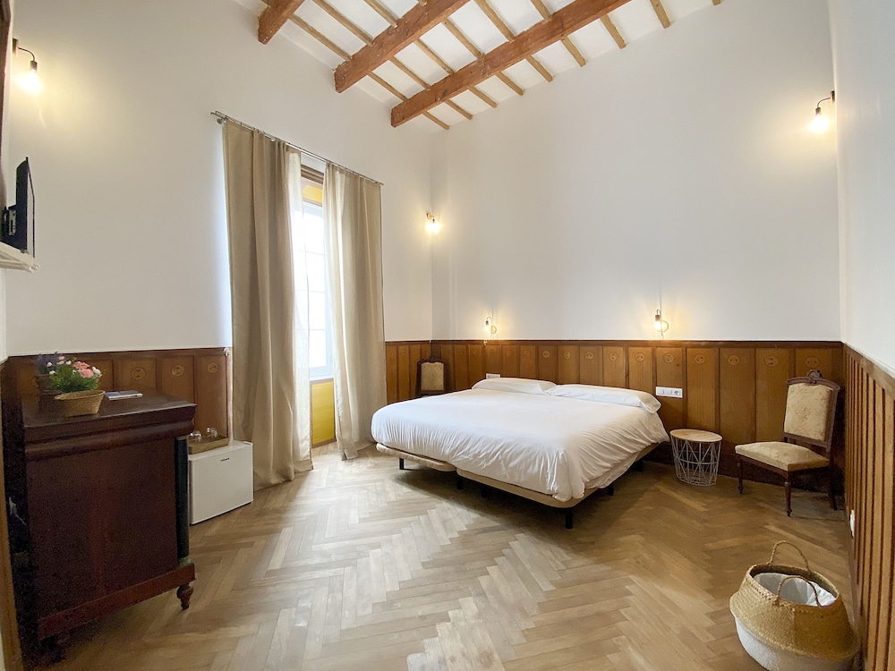 Hotel Nou Sant Antoni — Hotel rooms in Ciutadella de Menorca, Balearic Islands