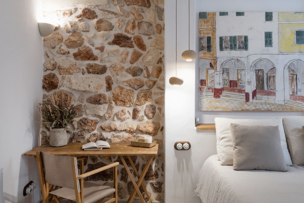 Hotel Nou Sant Antoni — Hotel rooms in Ciutadella de Menorca, Balearic Islands
