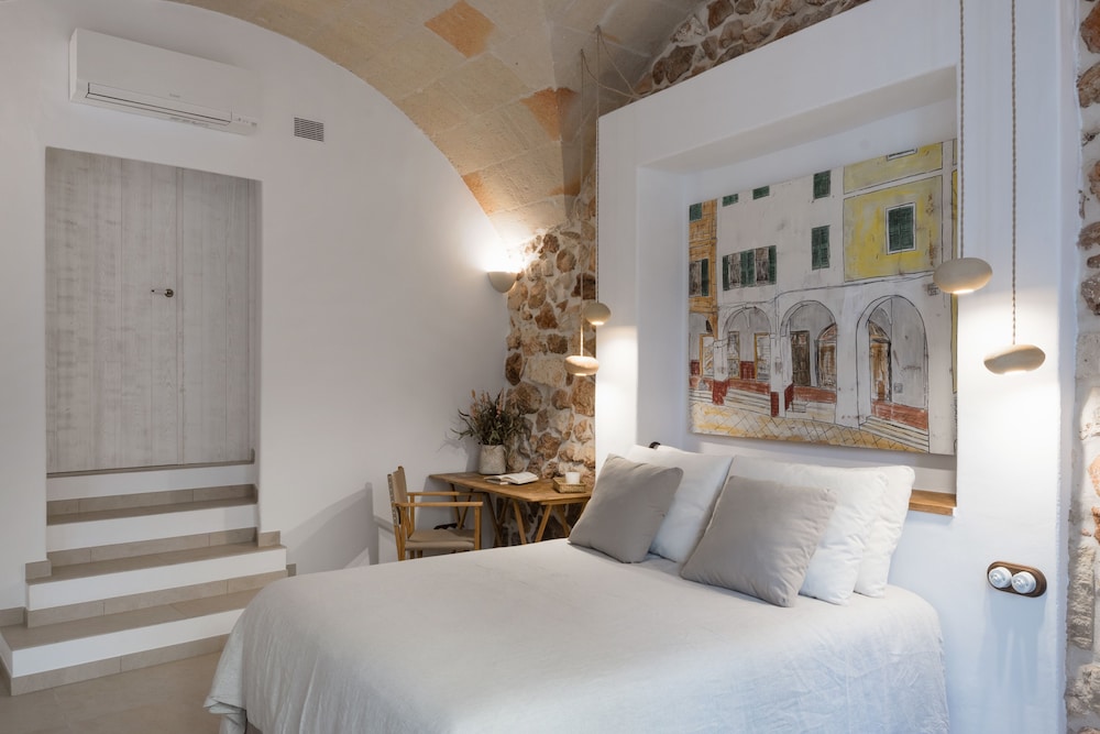 Hotel Nou Sant Antoni — Hotel rooms in Ciutadella de Menorca, Balearic Islands