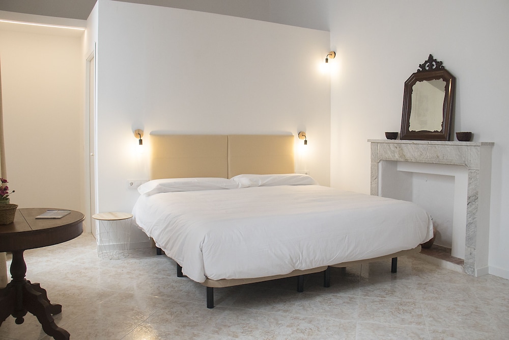 Hotel Nou Sant Antoni — Hotel rooms in Ciutadella de Menorca, Balearic Islands