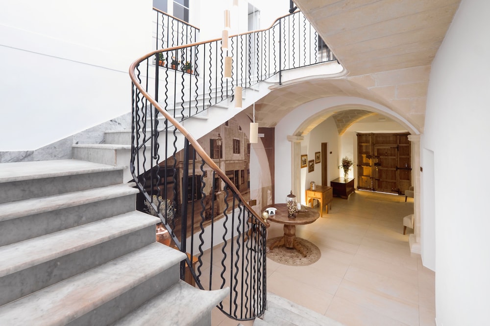 Hotel Nou Sant Antoni — Hotel building in Ciutadella de Menorca, Balearic Islands
