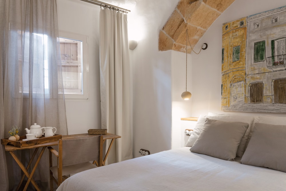 Hotel Nou Sant Antoni — Hotel rooms in Ciutadella de Menorca, Balearic Islands