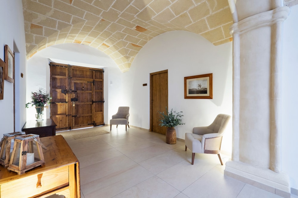 Hotel Nou Sant Antoni — Hotel building in Ciutadella de Menorca, Balearic Islands