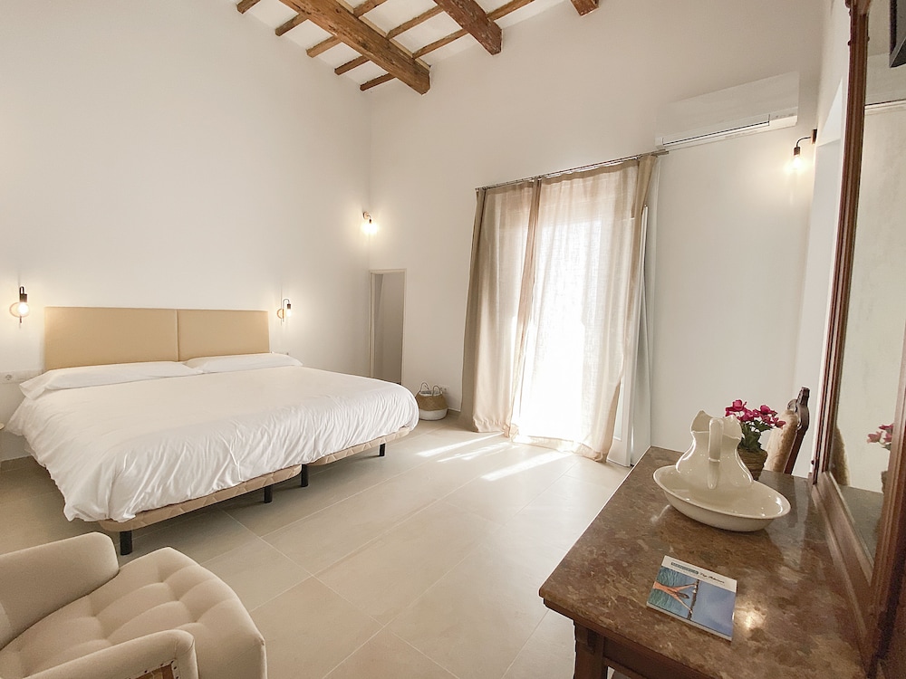 Hotel Nou Sant Antoni — Hotel rooms in Ciutadella de Menorca, Balearic Islands