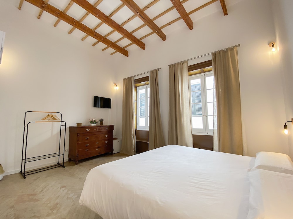 Hotel Nou Sant Antoni — Hotel rooms in Ciutadella de Menorca, Balearic Islands
