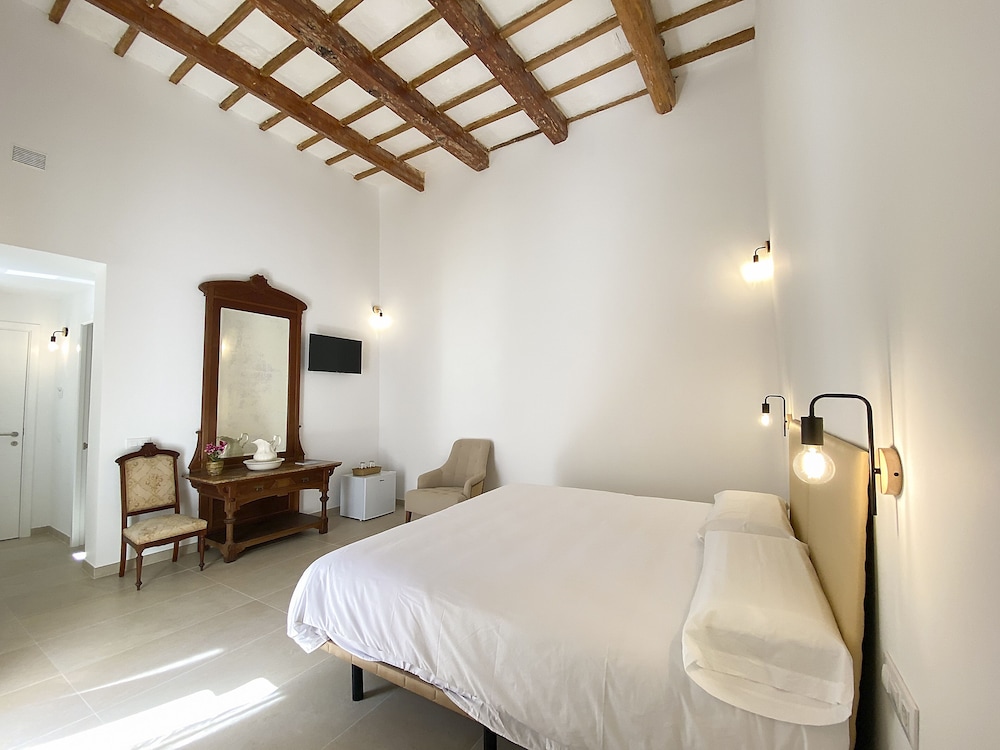 Hotel Nou Sant Antoni — Hotel rooms in Ciutadella de Menorca, Balearic Islands