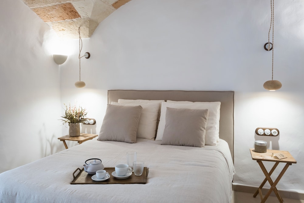 Hotel Nou Sant Antoni — Hotel rooms in Ciutadella de Menorca, Balearic Islands