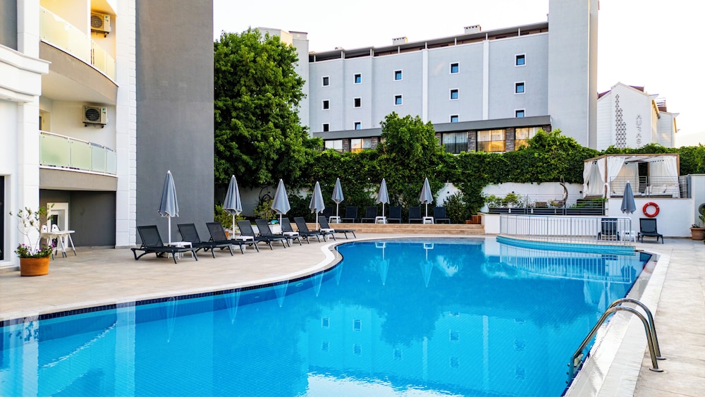 Motto Premium Marmaris — Swimming pool in Marmaris, Mugla