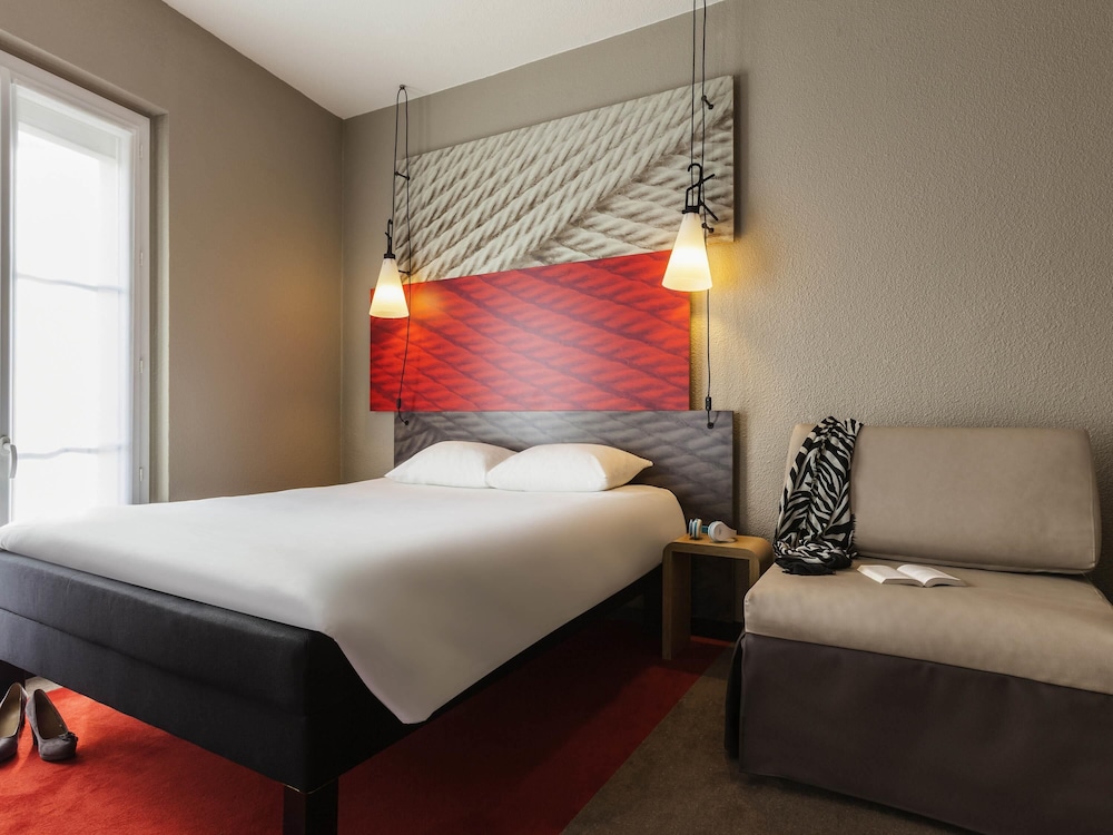ibis Paris Gare du Nord Chateau Landon 10ème Hotel — Hotel rooms in Paris, Ile-de-France