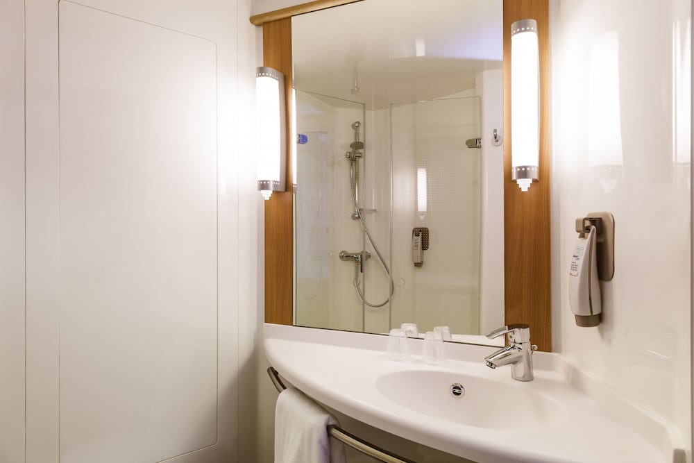 ibis Paris Gare du Nord Chateau Landon 10ème Hotel — Hotel rooms in Paris, Ile-de-France