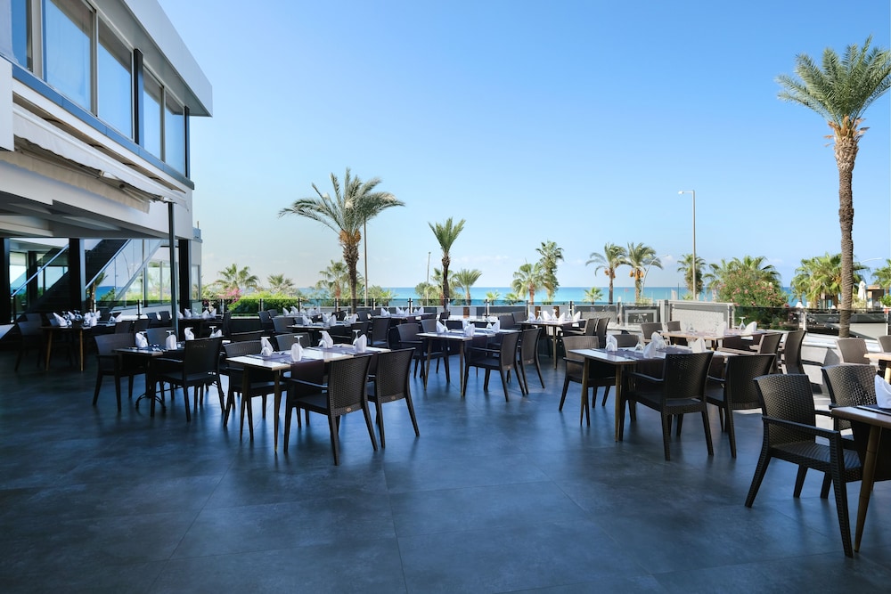 Kaila Beach Hotel - All Inclusive — Restaurant & bars in Alanya