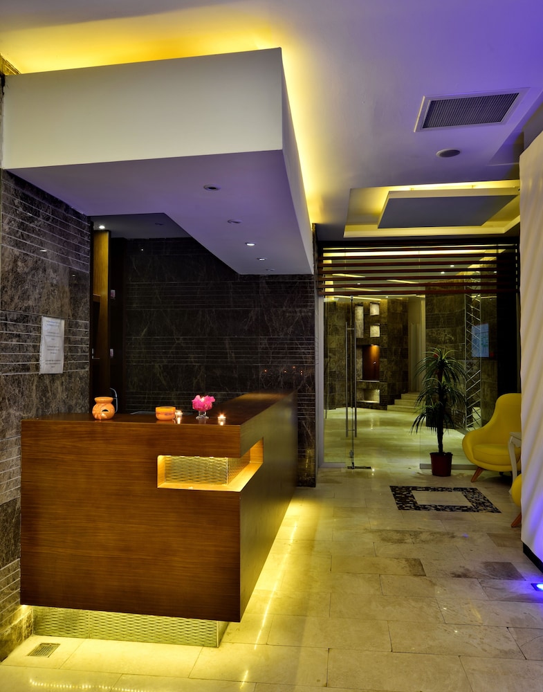 Kaila Beach Hotel - All Inclusive — Hotel building in Alanya
