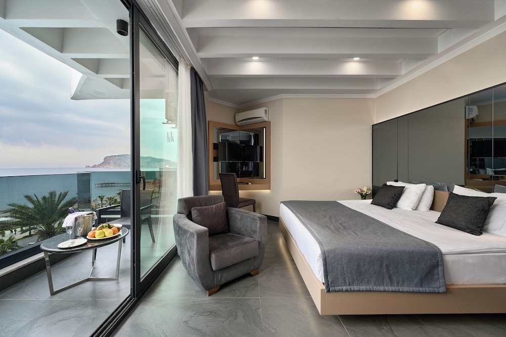 Kaila Beach Hotel - All Inclusive — Hotel rooms in Alanya