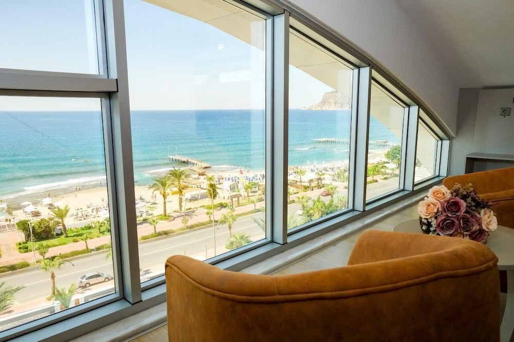 Kaila Beach Hotel - All Inclusive — Hotel rooms in Alanya