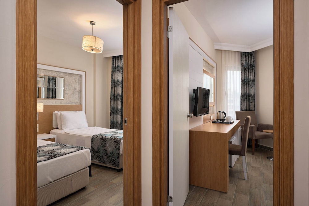 Kaila Beach Hotel - All Inclusive — Hotel rooms in Alanya