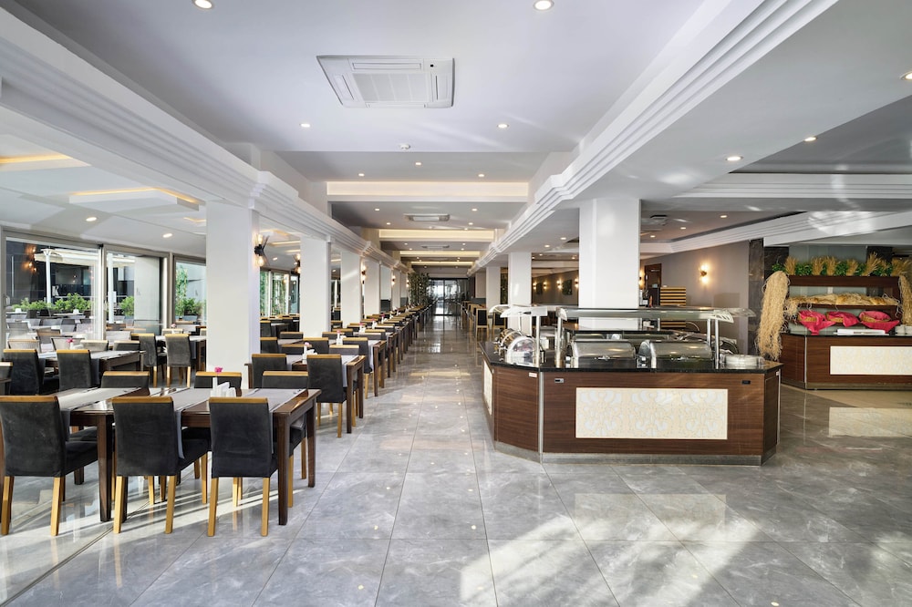 Kaila Beach Hotel - All Inclusive — Restaurant & bars in Alanya