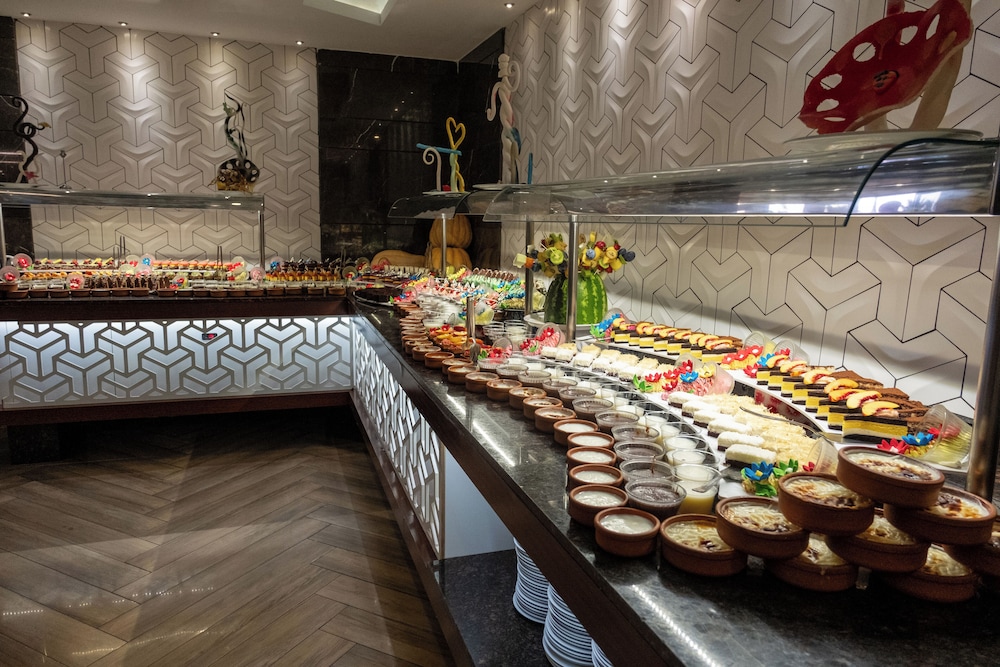 Kaila Beach Hotel - All Inclusive — Restaurant & bars in Alanya
