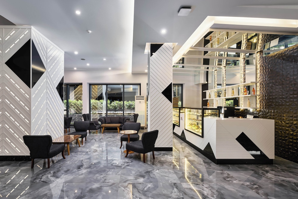 Kaila Beach Hotel - All Inclusive — Hotel building in Alanya