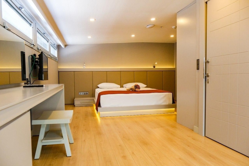 Kaila Beach Hotel - All Inclusive — Hotel rooms in Alanya